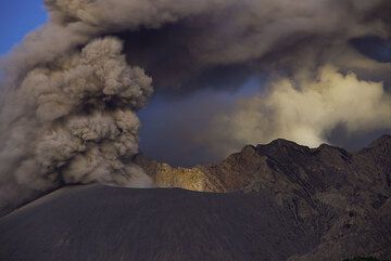 Ash venting from the Showa crater before dawn. (Photo: Tom Pfeiffer)