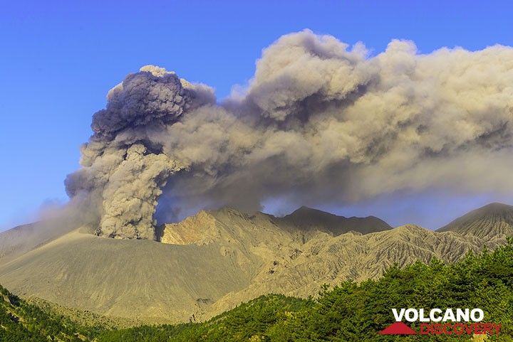 Sakurajima's Showa crater erupting a steady ash column seen in the early morning. (Photo: Tom Pfeiffer)