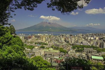 Sakurajima seen from the Shiroyama park. (Photo: Tom Pfeiffer)