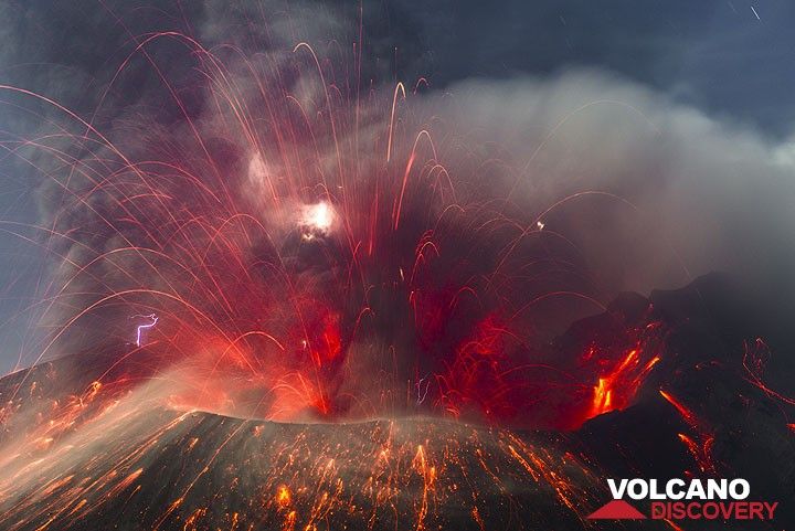 Sakurajima, Japan, July 2013: The largest explosion observed from close occurred at 23h33 (14:33 UTC) - although the eruption was not mentioned in Tokyo's VVAC, the ash plume was the at least as large as the larger ones previously observed. The eruption lasted more than 2 minutes, starting with an initial explosion and continuous lava and ash fountains afterwards. The plume darkened the sky of the whole eastern area for the rest of the night. (Photo: Tom Pfeiffer)
