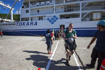 Leaving the Tokara ferry (Photo: Tom Pfeiffer)