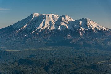 We pass snow-covered Zhupanovsky volcano as we fly southwards. (Photo: Tom Pfeiffer)