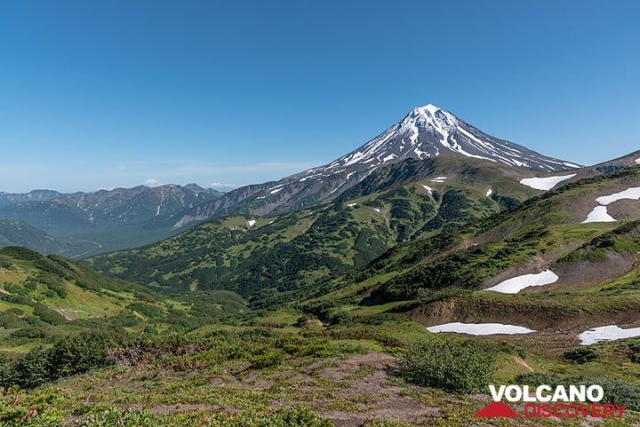View towards Vilyuchik volcano from the south. (Photo: Tom Pfeiffer)