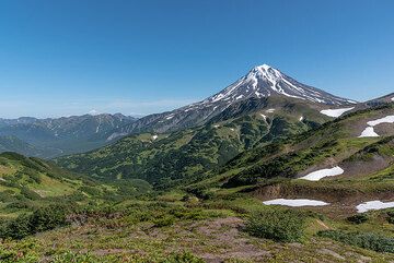 Vue vers le volcan Vilyuchik depuis le sud. (Photo: Tom Pfeiffer)