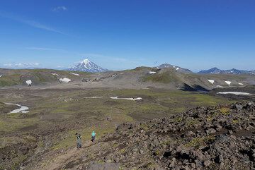 Hiking up to Gorely volcano (Kamchatka) (Photo: Tom Pfeiffer)