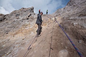 Ropes help ascending the wall between the central and SW crater. (Photo: Tom Pfeiffer)