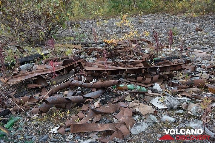 Rusted waste somewhere along the long road to Kozyrevsk. (Photo: Tom Pfeiffer)