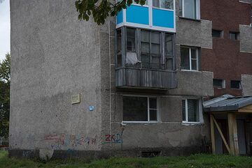 Soviet-style appartment blocks in Milkovo. (Photo: Tom Pfeiffer)