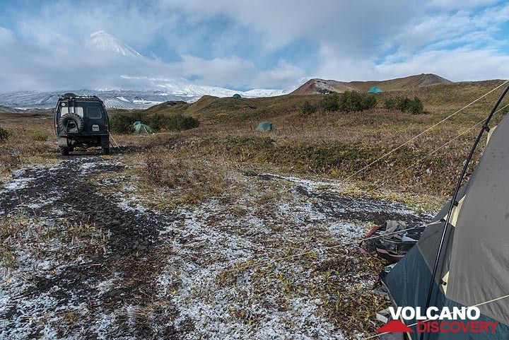 15 Sep: Winter greeting: over night, a snow front passed, letting temperatures drop to minus 5-10, challenging our sleeping bags. All were fine. (Photo: Tom Pfeiffer)