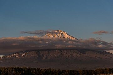 Vue nocturne du volcan Koryaksky. (Photo: Tom Pfeiffer)