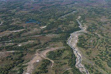 View of the beautiful tundra below. (Photo: Tom Pfeiffer)