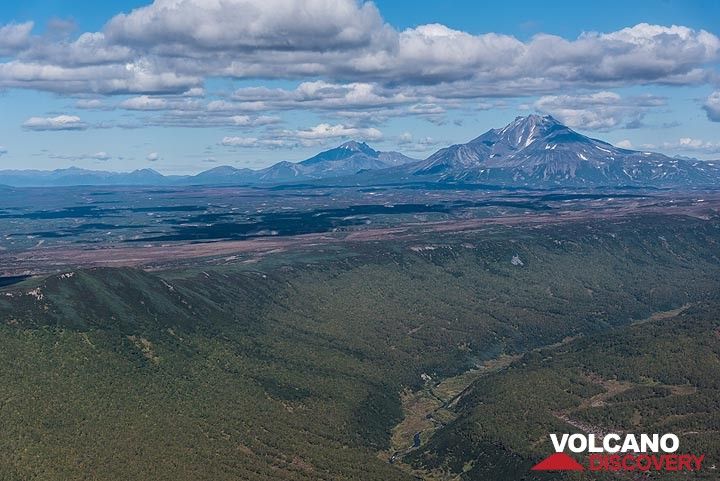 Reaching Uzon caldera. (Photo: Tom Pfeiffer)