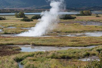 Steam vents are seem in many places. (Photo: Tom Pfeiffer)