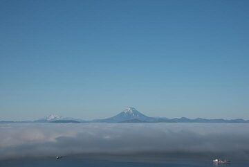 View acorss the fog-covered bay towards Vilyuchinsky volcano. (Photo: Tom Pfeiffer)