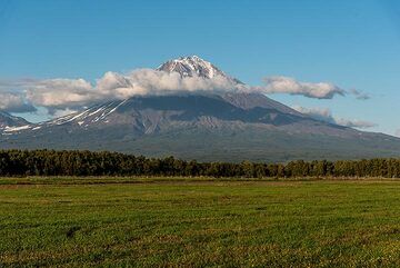 Koryaksky stratovolcano (Sep 2018) (Photo: Tom Pfeiffer)