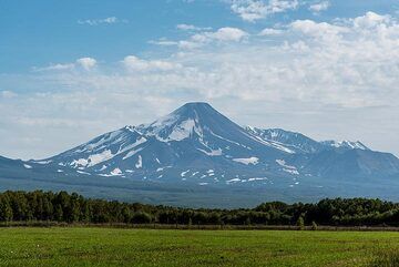 Avachinsky-Vulkan mit der Somma-Struktur (neuer Gipfelkegel, errichtet innerhalb einer halboffenen Gipfel-Caldera) (Photo: Tom Pfeiffer)