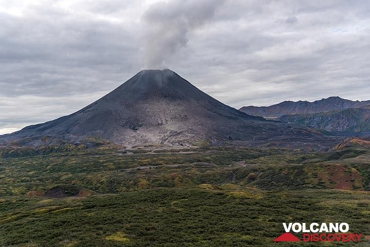 The young cone of Karymsky volcano. (Photo: Tom Pfeiffer)