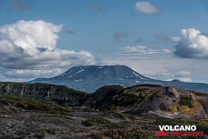 View towards Maly Semiachik volcano. (Photo: Tom Pfeiffer)