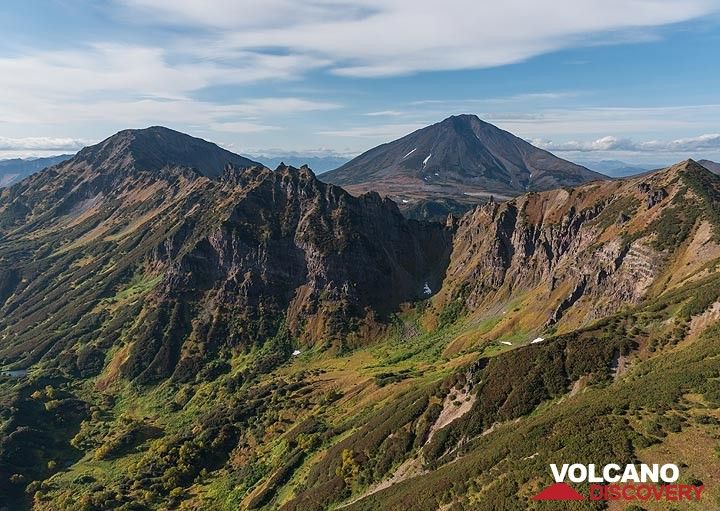 Eroded volcanic mountains on the flight back (Photo: Tom Pfeiffer)