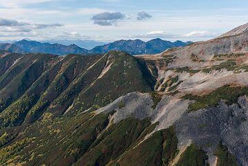 View towards the distant Sredinny range in the center of the peninsula. (Photo: Tom Pfeiffer)