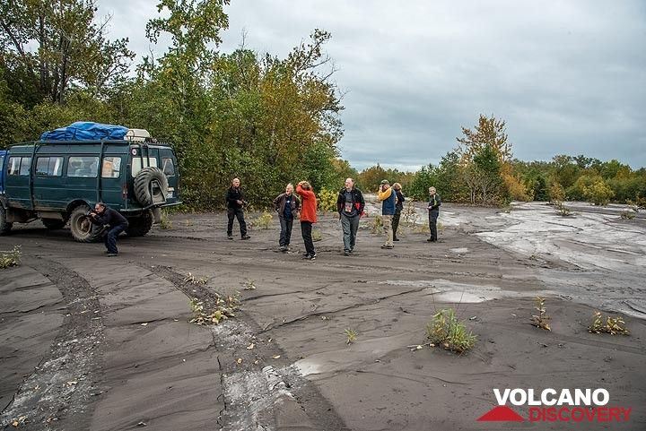 Short stop in the flood plain at the feet of Klyuchevskoy volcano (Photo: Tom Pfeiffer)