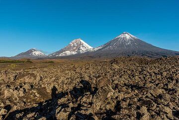 View of Bezymianny (l), Kamen (m), and Kluychevskoy (r) volcanoes from the east. (Photo: Tom Pfeiffer)