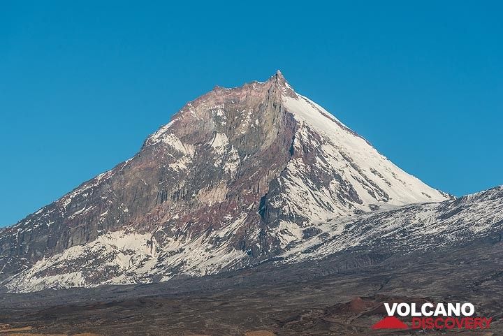 View of Kamen volcano with the eroded southeastern flank. (Photo: Tom Pfeiffer)