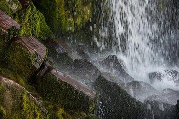 Petite cascade près de la cabane (Photo: Tom Pfeiffer)