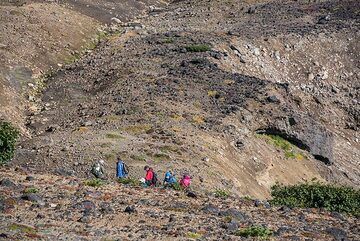 Part of the group walked ahead. (Photo: Tom Pfeiffer)