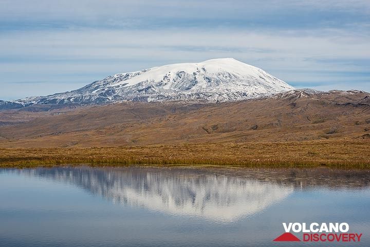 Ushkovsky volcano. (Photo: Tom Pfeiffer)