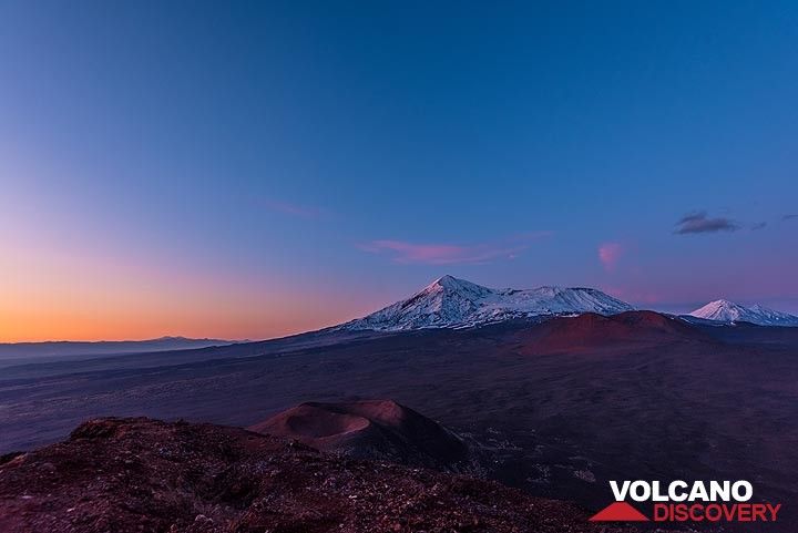 Tolbachik at sunset (Photo: Tom Pfeiffer)