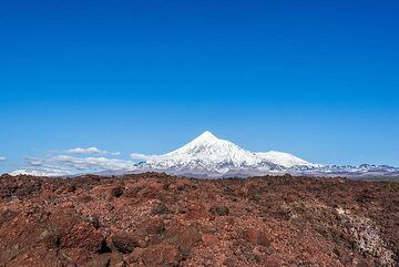 View towards Tolbachik from the vast 2012-13 lava flow, with Ushkovsky volcano in the far background to the left. (Photo: Tom Pfeiffer)