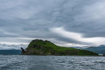 On the way back to Kamchatka, we pass the Birds' Islands north of Paramushir. (Photo: Tom Pfeiffer)