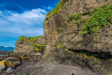 Cliff made of old ignimbrite deposits containing lots of agate. (Photo: Tom Pfeiffer)