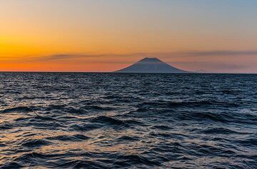 La silhouette majestueuse du volcan Alaid (Photo: Tom Pfeiffer)