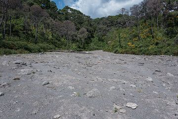 Une plus petite partie du flux traversait une vallée latérale parallèle. (Photo: Tom Pfeiffer)