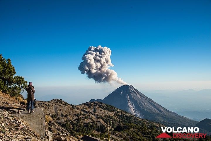 A moderately large explosion seen from Nevado de Colima. (Photo: Tom Pfeiffer)
