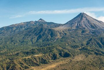 The old caldera rim of Colima volcano is visible in the center of the image. (Photo: Tom Pfeiffer)