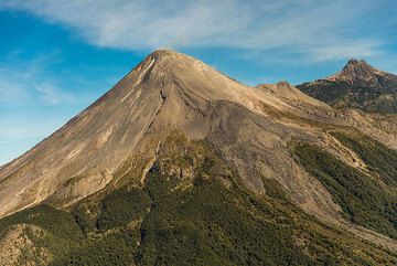 View of the smoother southeastern flank of Colima, Nevado in background. (Photo: Tom Pfeiffer)
