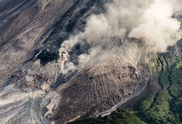 Nahezu vertikale Ansicht der Lavastromfront. (Photo: Tom Pfeiffer)