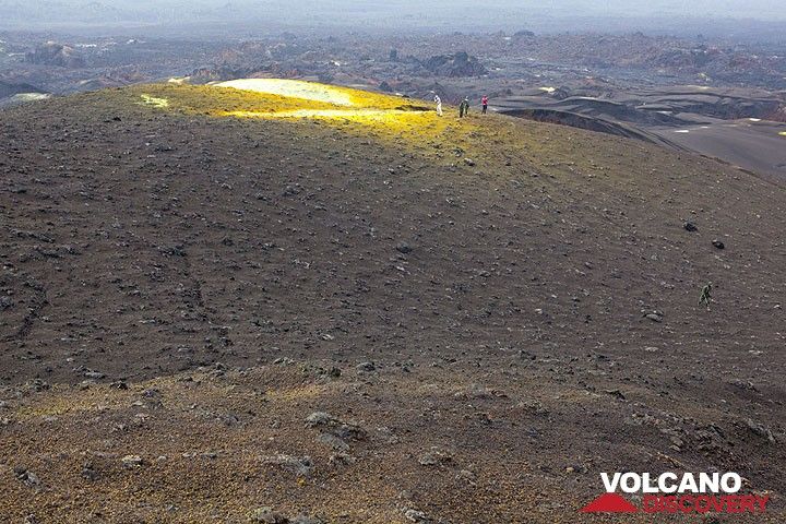 Another sulfur field on the north side of the western cone. (Photo: Tom Pfeiffer)