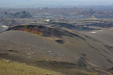 Ground fractures north of West Kimanura, partly covered with recent scoria. (Photo: Tom Pfeiffer)