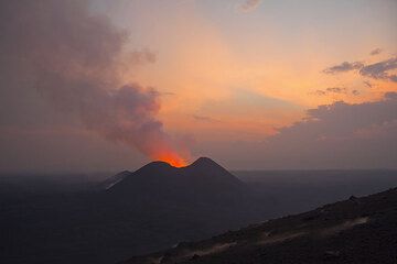 Sunrise again, on our 3rd day at the volcano. (Photo: Tom Pfeiffer)