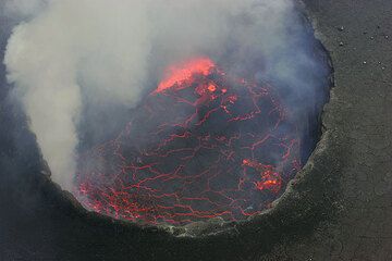 Near-vertical view onto the lava lake which is approx. 250 across. (Photo: Tom Pfeiffer)