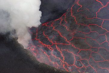 View onto the lava lake's surface during a calmer phase, showing the individual pieces of crust floating on the liquid lava lake. (Photo: Tom Pfeiffer)