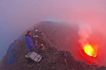 Crepúsculo vespertino en el borde cerca del camping. (Photo: Tom Pfeiffer)