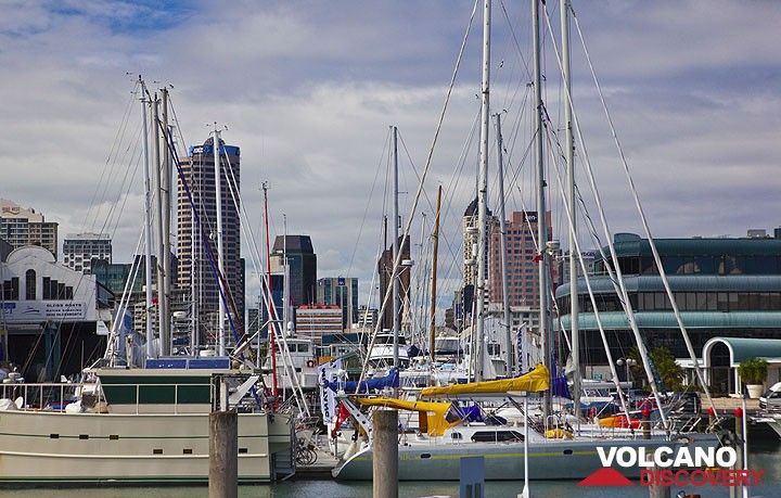 In the harbour of Auckland (Photo: Tom Pfeiffer)