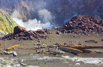 Évents de gaz sur White Island (Photo: Tom Pfeiffer)