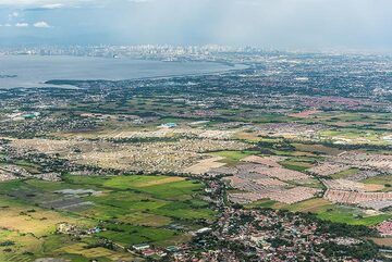 Approaching Manila city. (Photo: Tom Pfeiffer)