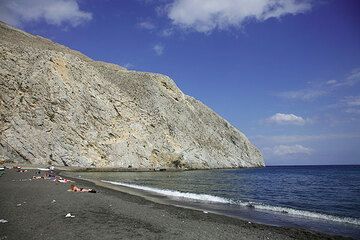 Der nächste Tag ist wieder schön... (Strand von Perissa) (Photo: Tom Pfeiffer)